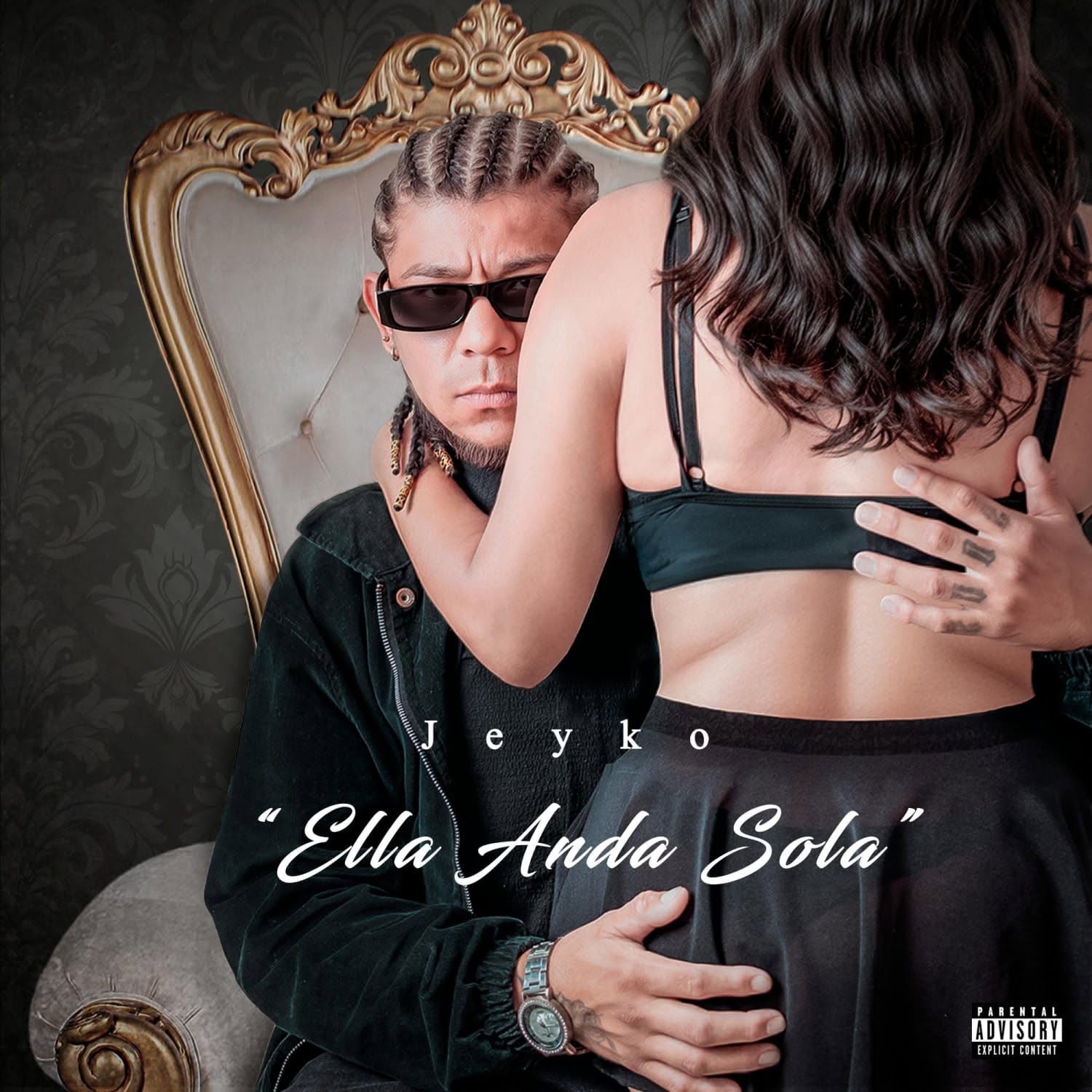 Ella anda sola